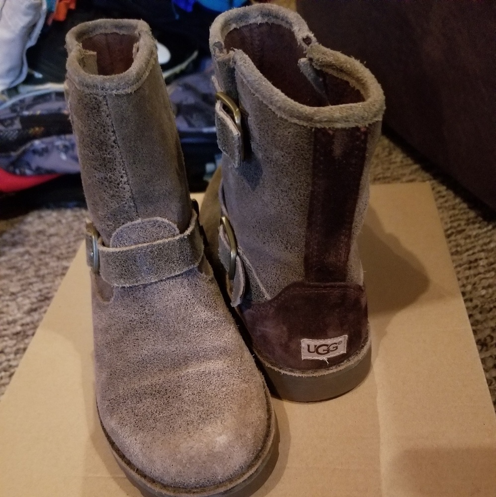 Boys UGG boots - Picture 1 of 5